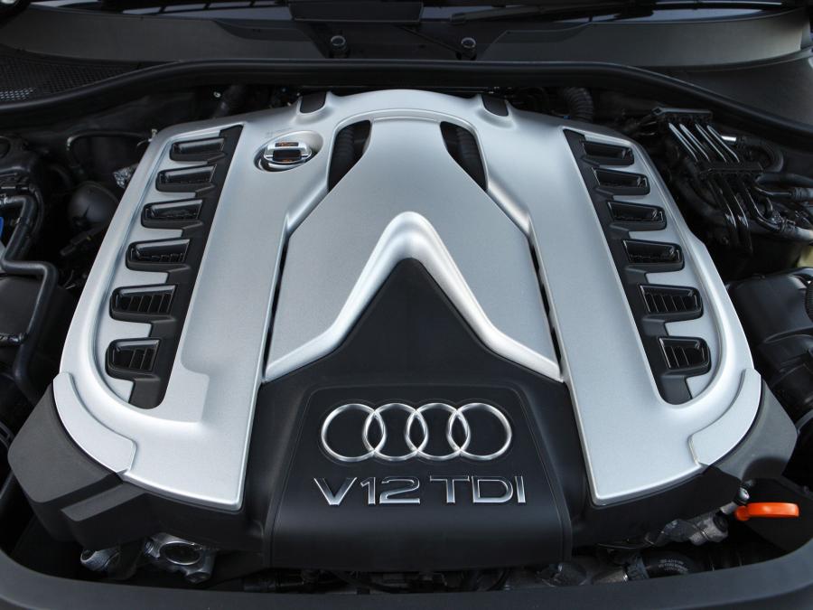 Моторный отсек Audi Q7 V12 TDI Quattro (4L) 2008 года  (AU) (фото 9 из 16)